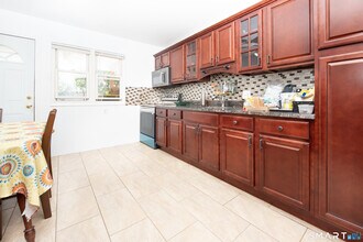 153 Cherry Hill Dr in Bridgeport, CT - Building Photo - Building Photo