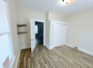 803 W Grove St in Bloomington, IL - Building Photo - Building Photo