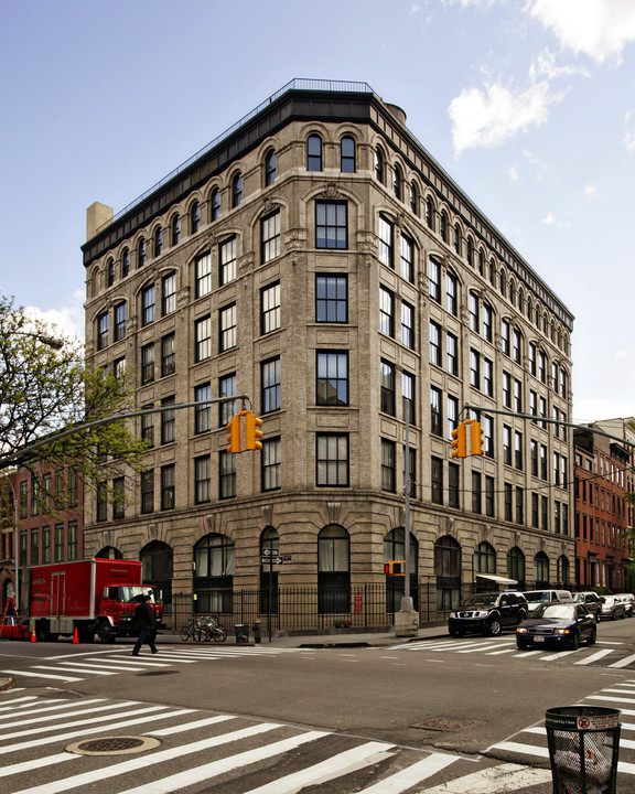 337-341 W 11th St in New York, NY - Building Photo