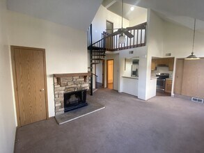 8321 S Upham Way in Littleton, CO - Building Photo - Building Photo