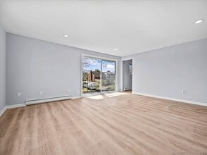 98 Carlton St in New Britain, CT - Building Photo - Building Photo