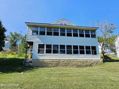 214 Wirt St in Bloomsburg, PA - Building Photo