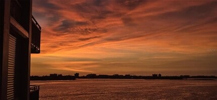 6177 Sun Blvd in St. Petersburg, FL - Foto de edificio - Building Photo