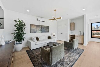 346 Peters St SW in Atlanta, GA - Building Photo - Building Photo