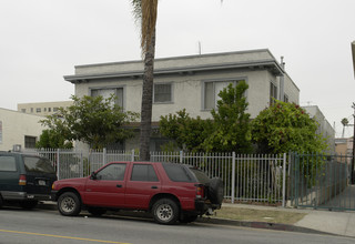 1646 N Hobart Blvd in Los Angeles, CA - Building Photo - Building Photo