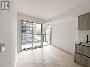 117-117 Broadway Ave in Toronto, ON - Building Photo - Building Photo