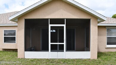 995 Black Coral Ave NW in Palm Bay, FL - Building Photo - Building Photo