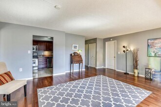 2230 George C Marshall Dr, Unit 922 in Falls Church, VA - Foto de edificio - Building Photo