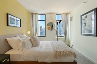 350 N Desplaines St in Chicago, IL - Building Photo - Building Photo