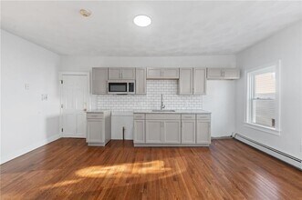 416 Admiral St-Unit -1R in Providence, RI - Building Photo - Building Photo