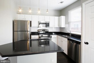 21818 Jarvis Square in Ashburn, VA - Building Photo - Building Photo