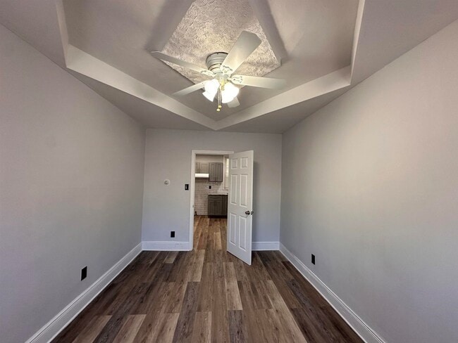 property at 116 W 7th St