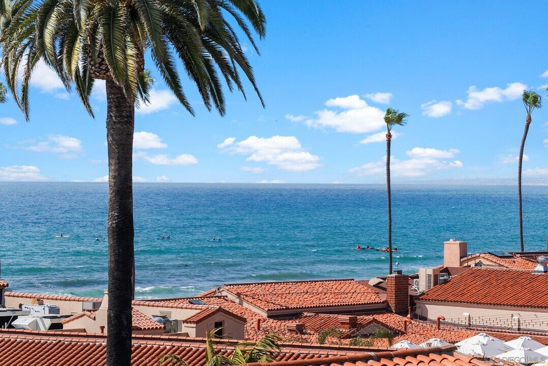 7982 Roseland Dr in San Diego, CA - Building Photo