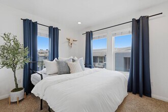 3504 Shoreline Bluff Ln in San Diego, CA - Building Photo - Building Photo