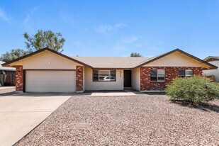 3055 E Garnet Ave in Mesa, AZ - Building Photo