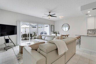 73 Laurel Oaks Cir in Jupiter, FL - Foto de edificio - Building Photo