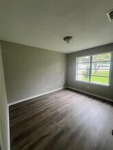 1216 Gifford Rd in Angleton, TX - Building Photo - Building Photo