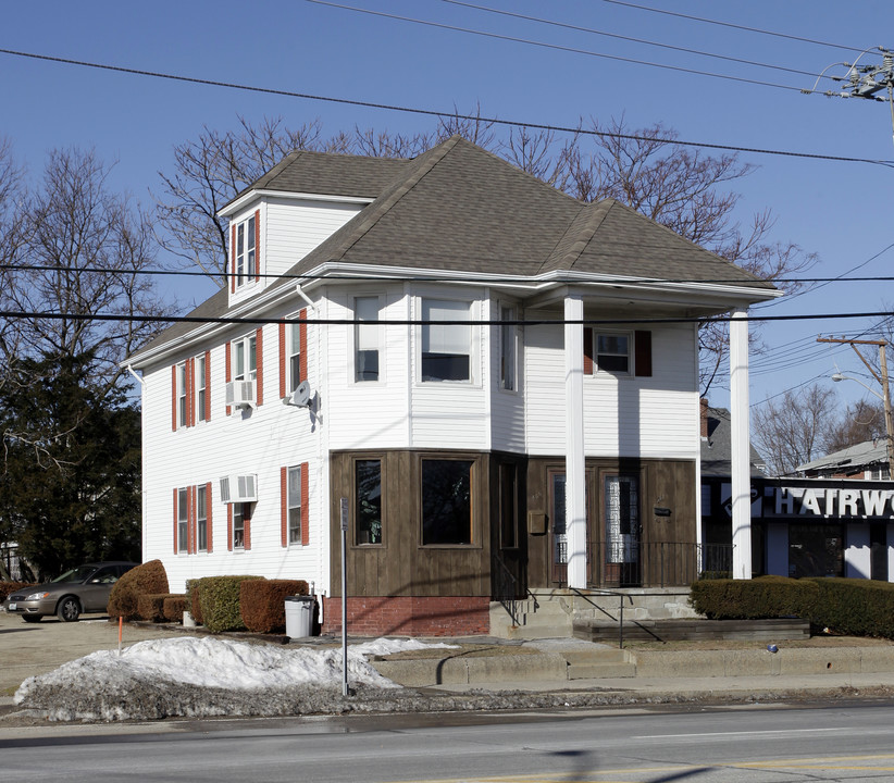 457 Reservoir Ave in Cranston, RI - Building Photo