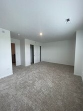 104 Henderson St in Oswego, IL - Building Photo - Building Photo