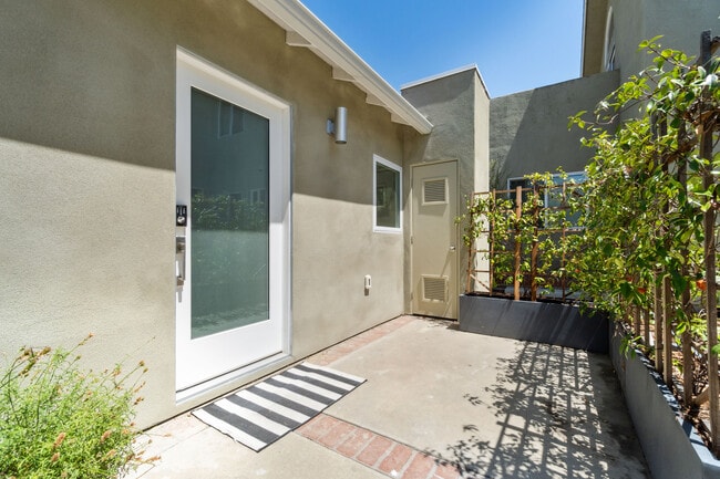 4210 La Salle Ave, Unit A