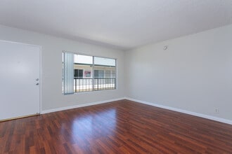 11520 Menlo Ave in Hawthorne, CA - Foto de edificio - Building Photo