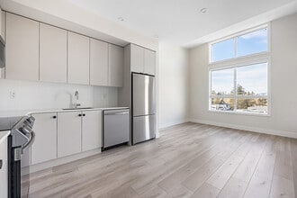 45505-45505 Campus Dr in Chilliwack, BC - Building Photo - Building Photo