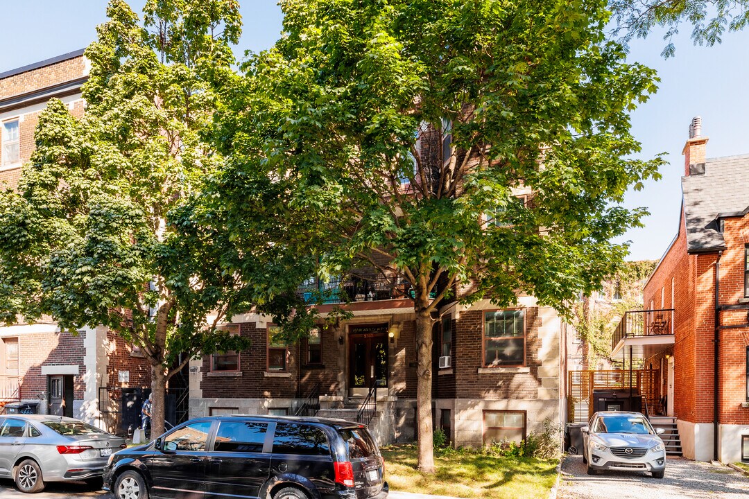 2303 Harvard Av in Montréal, QC - Building Photo