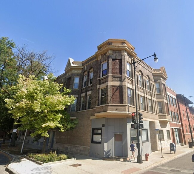 property at 1613 N Leavitt St
