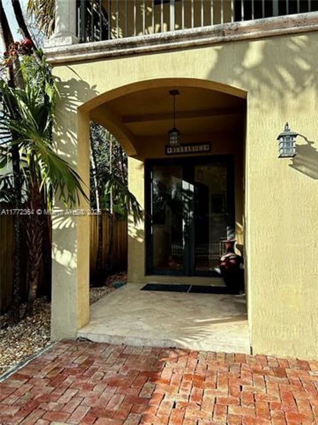 3777 SW 28th St in Miami, FL - Building Photo - Building Photo
