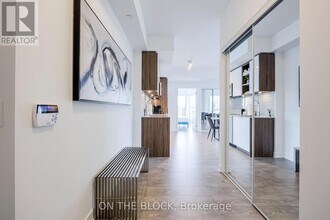 543-1543 Richmond St W in Toronto, ON - Building Photo - Building Photo