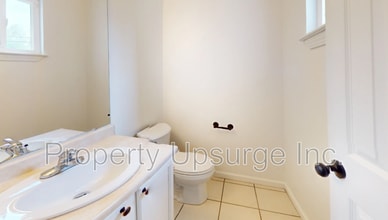 2072 Victor Ave in Redding, CA - Building Photo - Building Photo