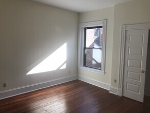 1489 Beacon St, Unit 1 in Brookline, MA - Foto de edificio - Building Photo