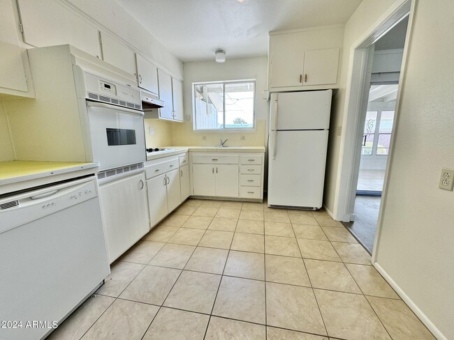 11013 N 110th Dr in Sun City, AZ - Building Photo - Building Photo