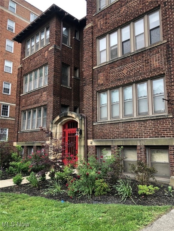 property at 2672 N Moreland Blvd