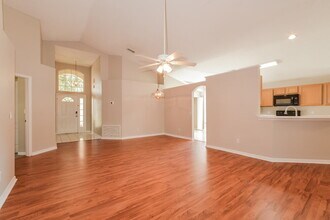 2073 Nexus Ct in Apopka, FL - Foto de edificio - Building Photo