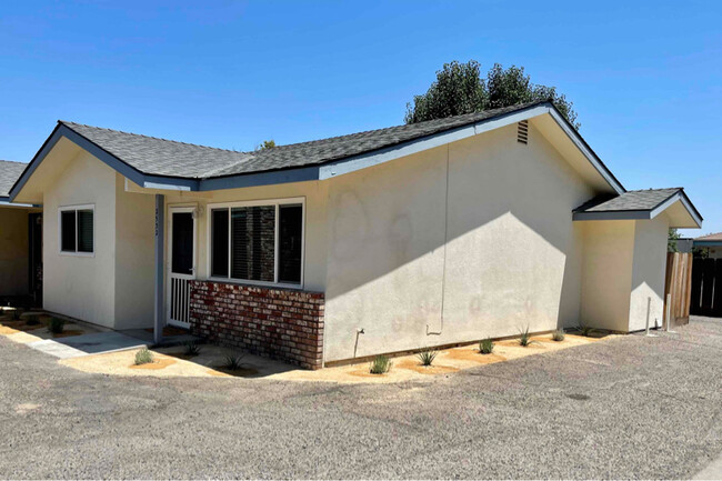 2532 S Sallee St in Visalia, CA - Foto de edificio - Building Photo