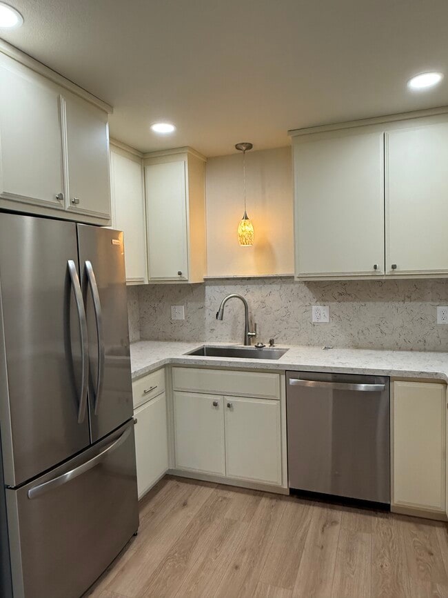 1127 Dover Dr in Lodi, CA - Building Photo - Building Photo