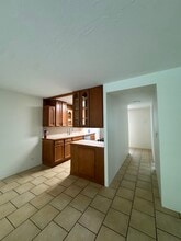 2355 Ala Wai Blvd, Unit 301 in Honolulu, HI - Foto de edificio - Building Photo