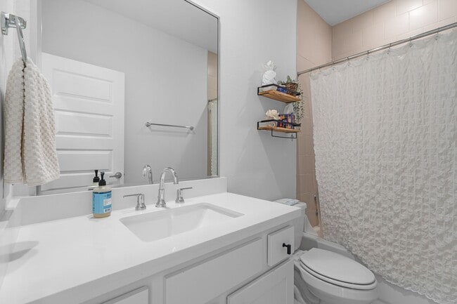 property at 502 W Donovan St