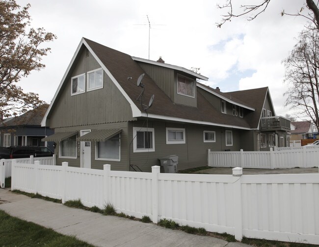 423 N 14th Ave N in Nampa, ID - Foto de edificio - Building Photo