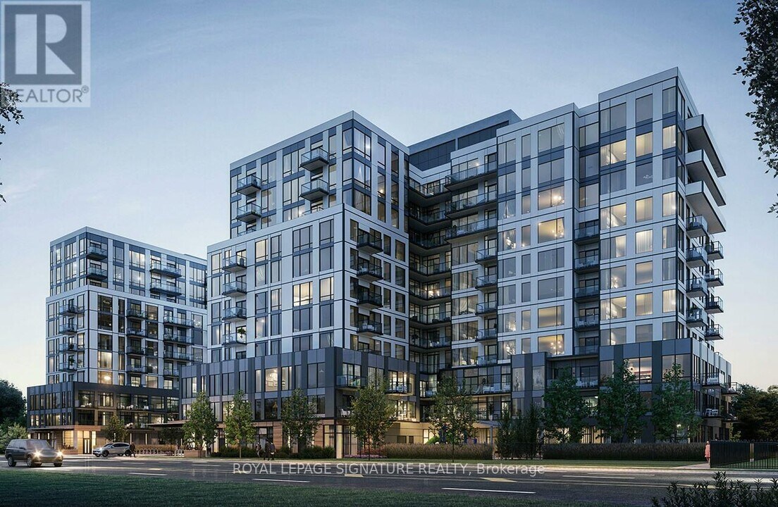 7439 Kingston Rd in Toronto, ON - Building Photo