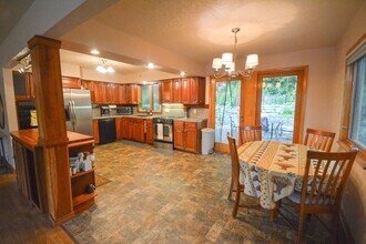 1728 4th Ave NE in Rochester, MN - Building Photo - Building Photo