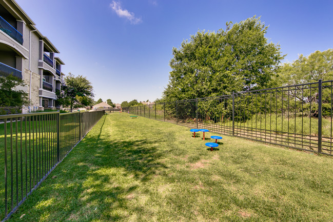 Toscana at Valley Ridge in Lewisville, TX - Foto de edificio - Building Photo