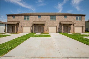 2003 Azlin Pl in Siloam Springs, AR - Building Photo