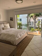 221 Meridian Ave, Unit 413 in Miami Beach, FL - Building Photo - Building Photo