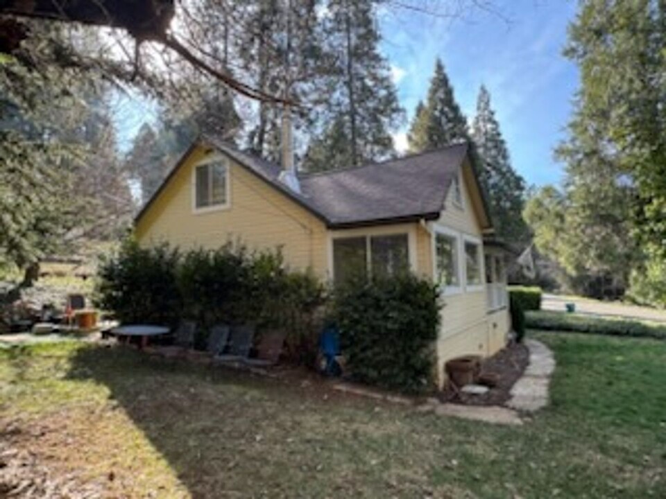 10754 Eagle Cir in Nevada City, CA - Building Photo