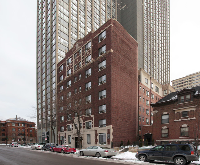 3941 N. Pine Grove Ave. in Chicago, IL - Foto de edificio - Building Photo