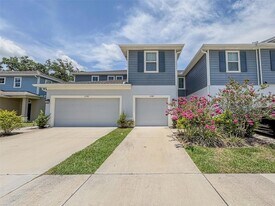 2144 Laceflower Dr in Brandon, FL - Building Photo