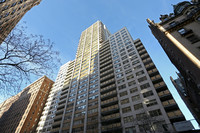 Mayfair Towers in New York, NY - Foto de edificio - Building Photo