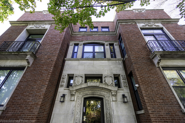 5000 S Woodlawn Ave in Chicago, IL - Building Photo - Building Photo